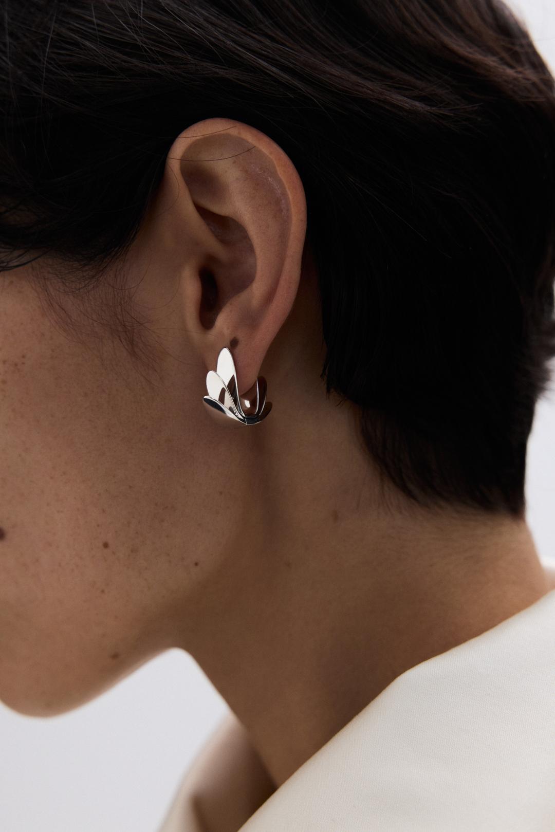 Моносерьга притяжение