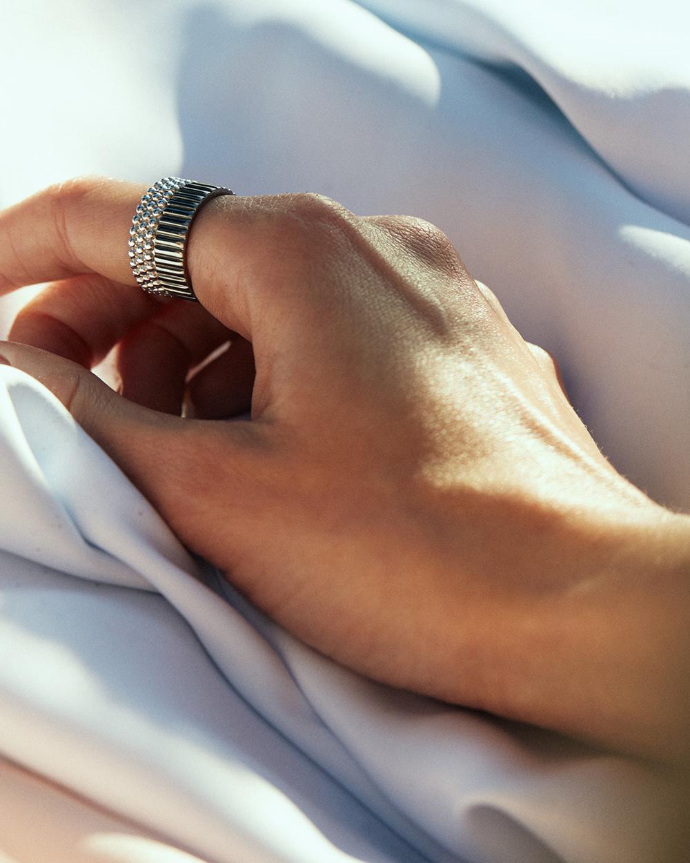 Кольцо Стеклярус и бисер с комбинированным покрытием