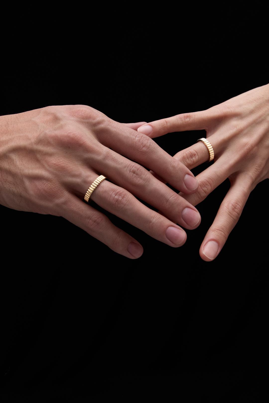 Кольцо стеклярус тонкое из лимонного золота