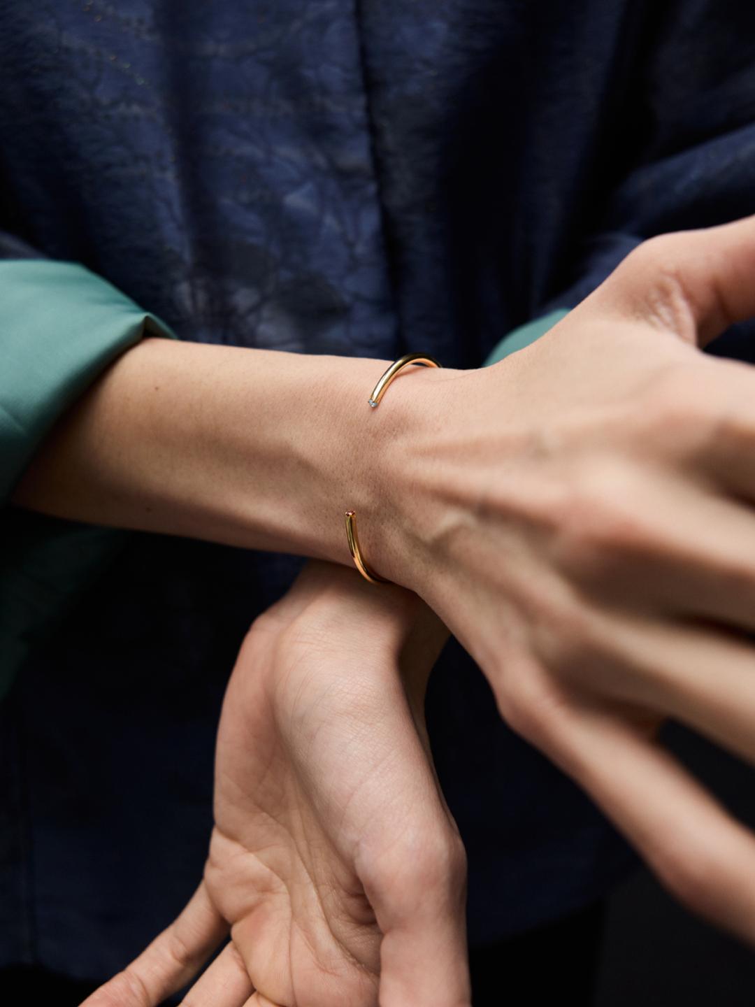 Avgvst x J.Kim Открытый браслет из серебра с позолoтой S