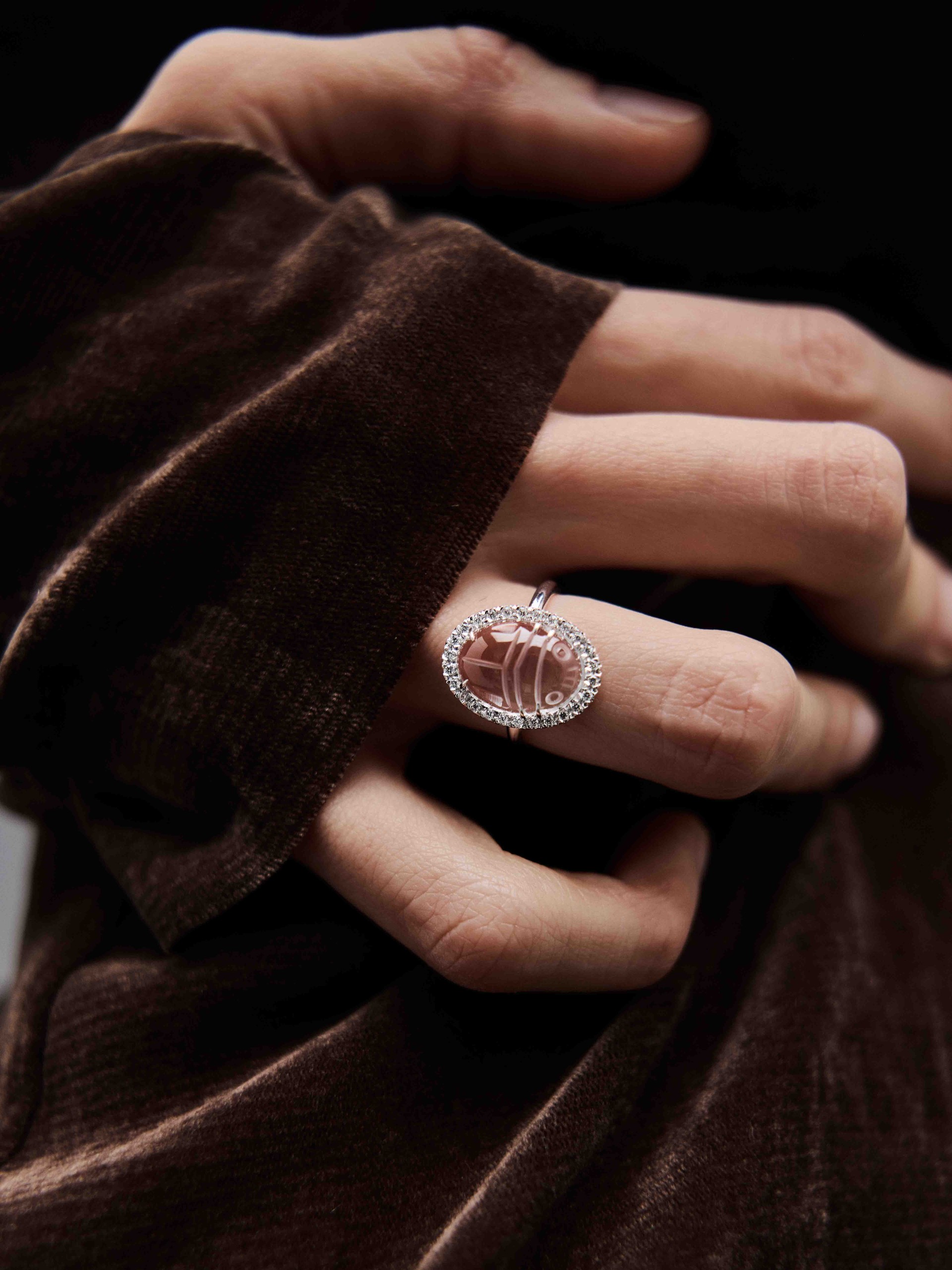 Кольцо Скарабей из белого золота