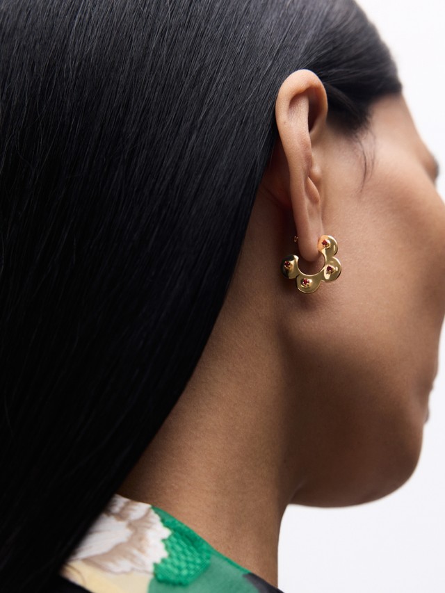 Avgvst x J.Kim Резные серьги с цилиндрами с позолотой