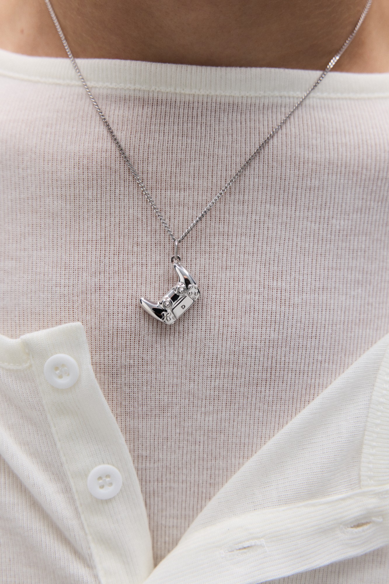 Avgvst x Crosby Studios Тринкет Геймпад