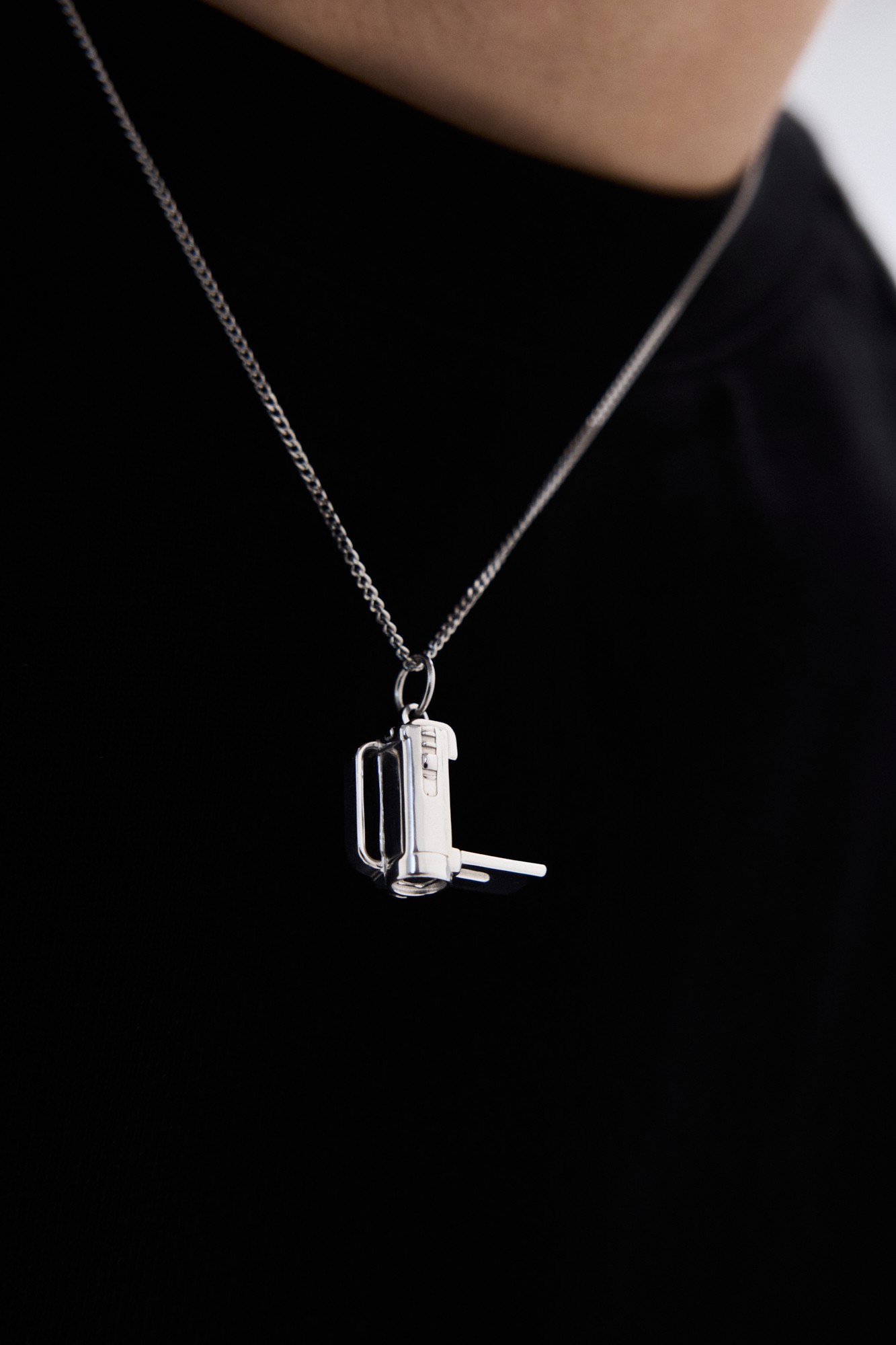 Avgvst x Crosby Studios Тринкет Видеокамера