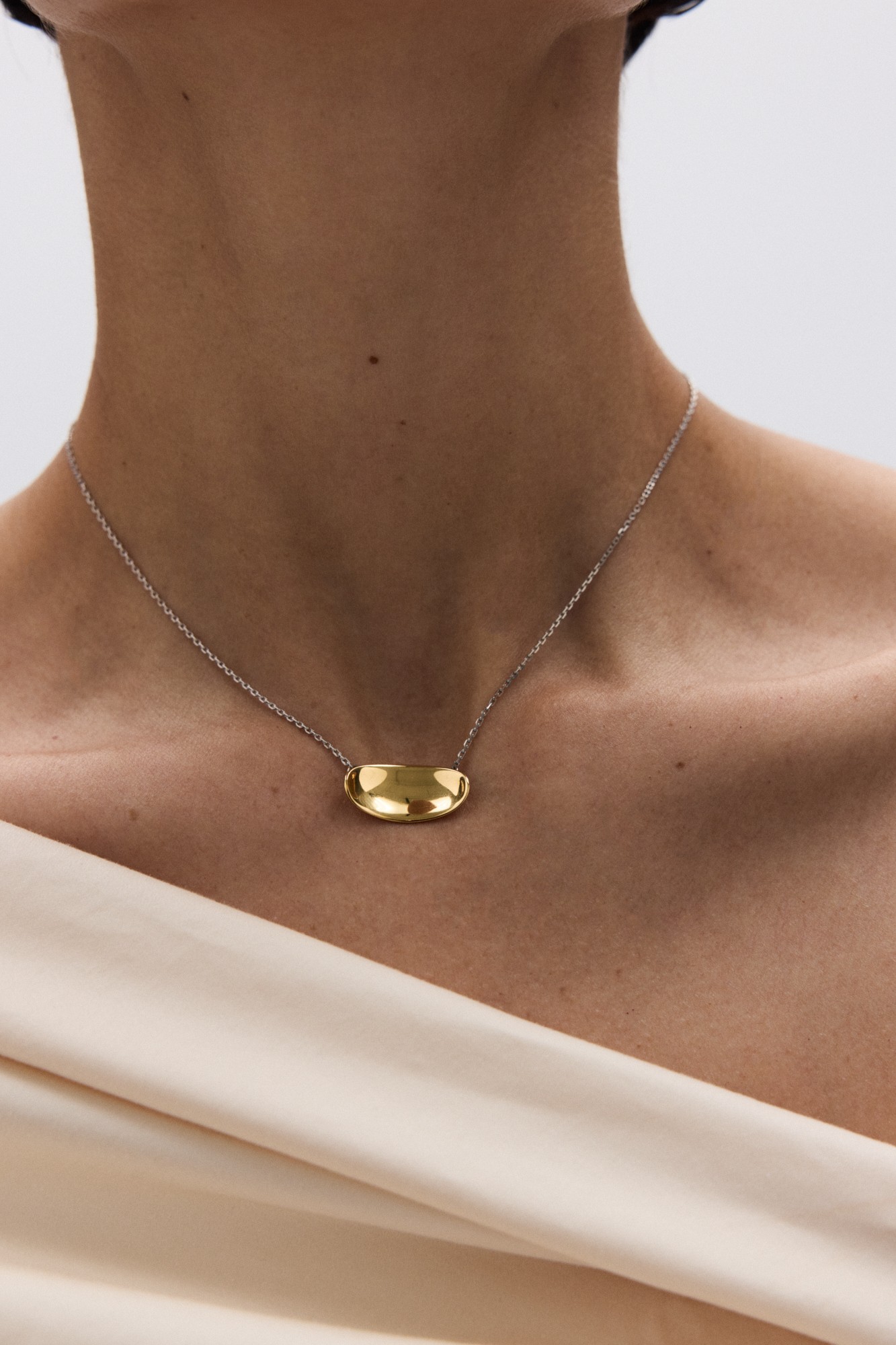 Подвеска эллипс с позолотой