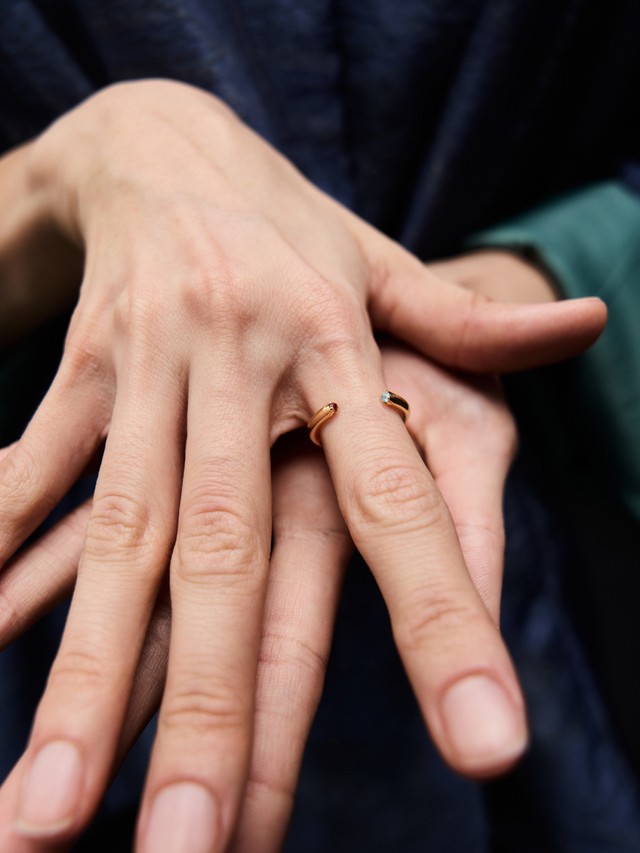 Avgvst x J.Kim Открытое кольцо из серебра с позолотой